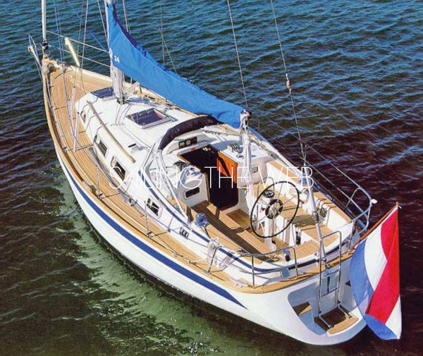 Hallberg Rassy 34 deck view