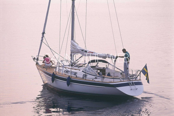 Hallberg Rassy 34 external view