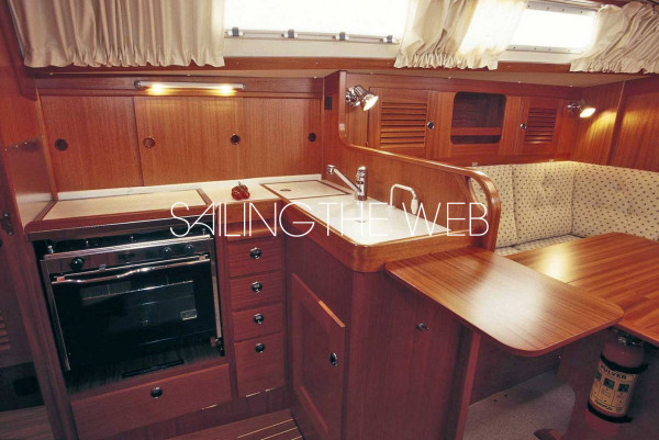 Hallberg Rassy 34 kitchen