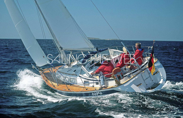 Hallberg Rassy 34 sailing