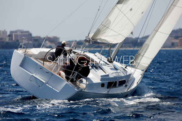 Hanse-350-sailing