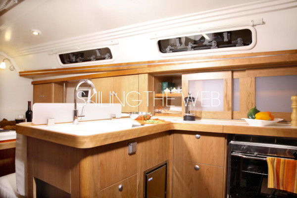 Hanse-375-kitchen