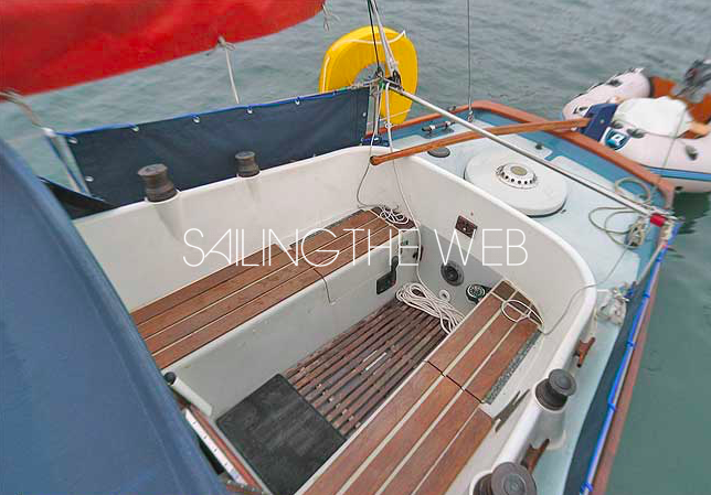 Contessa 26 cockpit Contessa 26 cockpit