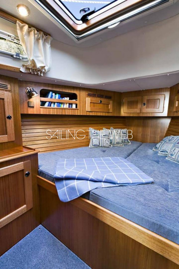 Hallberg Rassy 342 bow cabin