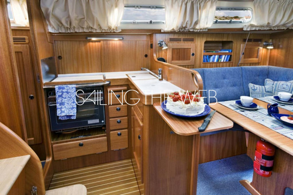 Hallberg Rassy 342 kitchen